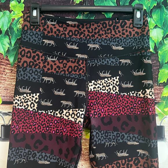 Victorias Secret Sport Leggings Medium Jungle Leopard Cheetah Patchwork Tights - Picture 1 of 4